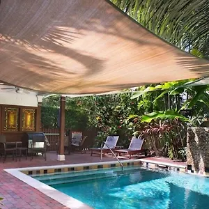 Travelers Palm Inn